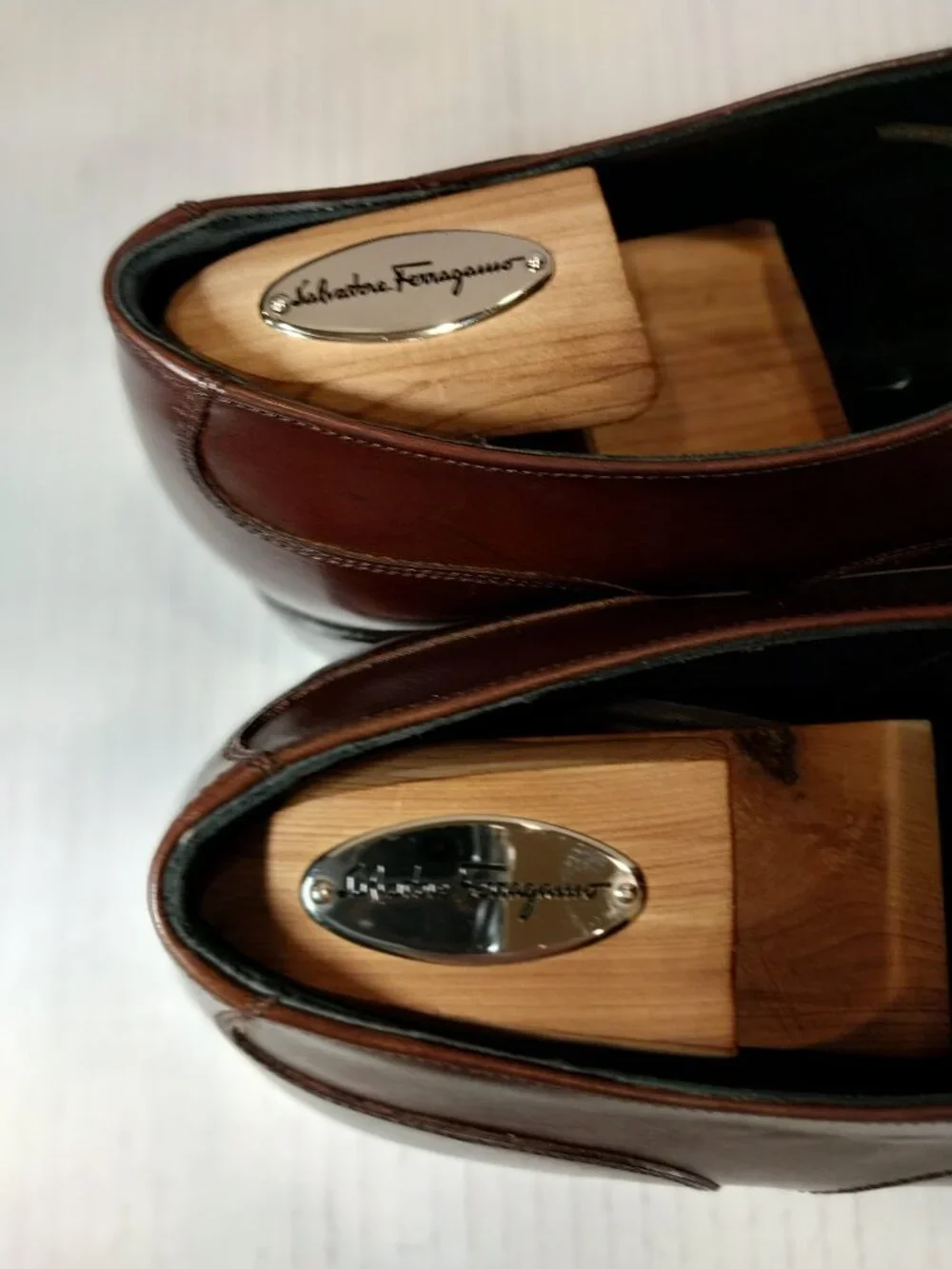 SALVATORE FERRAGAMO men's (SAVE $750) size 10.5 EE brown Derby.